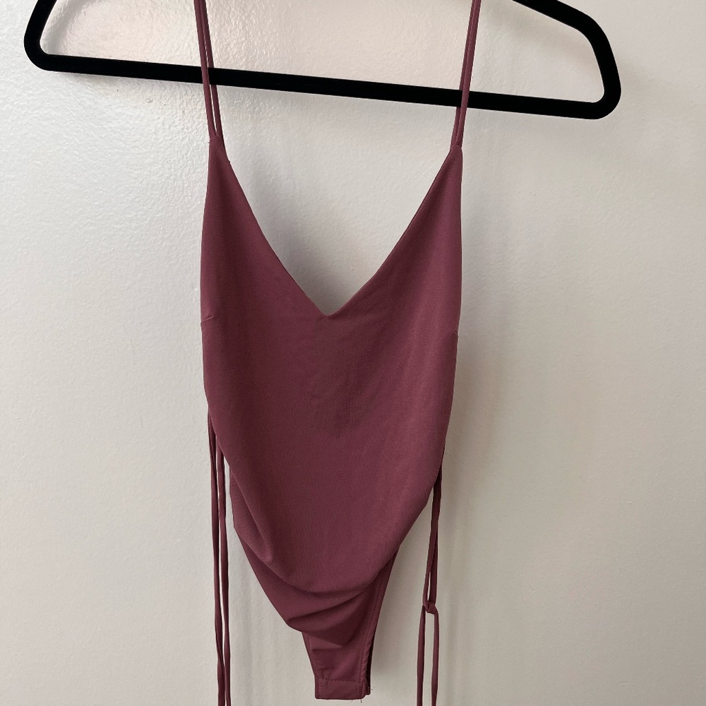 Lulus - Mauve Stretchy V Neck Bodysuit Lace Up Sides - Medium